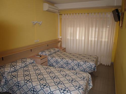 Un pat sau paturi într-o cameră la Hostal San Jorge