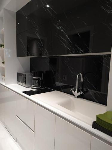 Modern Central Studio 10' Walk to Aristotelous
