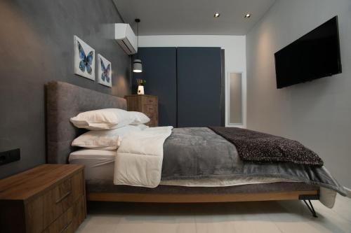 Modern Central Studio 10' Walk to Aristotelous