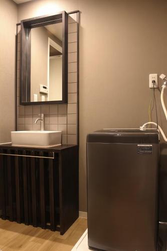 Wandering Cloud , Designer Guesthouse ,3 Bedrooms, 2 Bathrooms, 2 Showers , 2 Minute Walk to Tennoji Subway , Hot Spring Just a 30 Second Walk Away , Free Parking