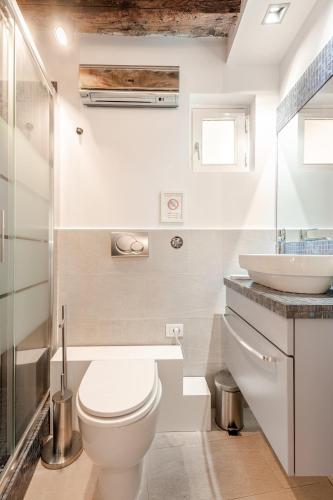 Rome Center 2 Bedroom near Campo de' Fiori & Largo Argentina-KASA DOWNTOWN