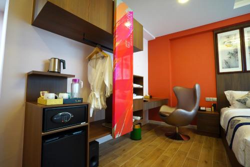 a bedroom with a bed and a desk and a chair at five6 Hotel Splendour in Singapore