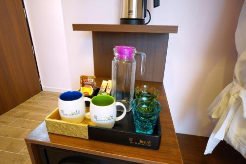 a tray with cups and a blender on a table at five6 Hotel Splendour in Singapore