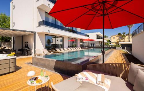 Cozy Home In Kastel Stari With Private Swimming Pool, Can Be Inside Or Outside