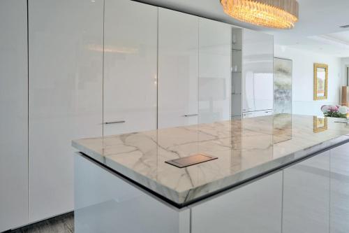 Marbella Golden Mile Townhouse, Pool & Sea Views