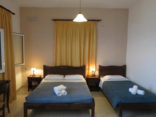 A bed or beds in a room at Frosso's Sea Apartments