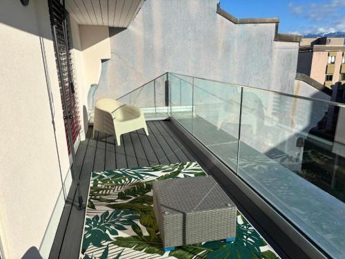 Top Floor, 2 minutes from Lausanne Train station 62