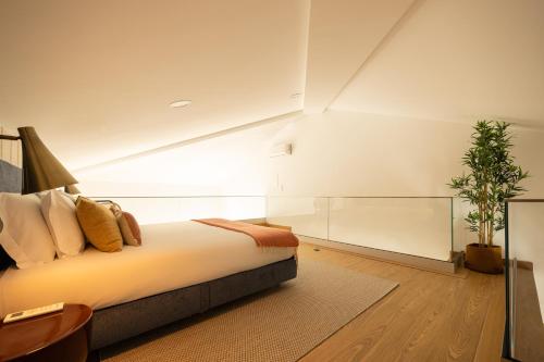 Mezzanine Apartment Miguel bombarda