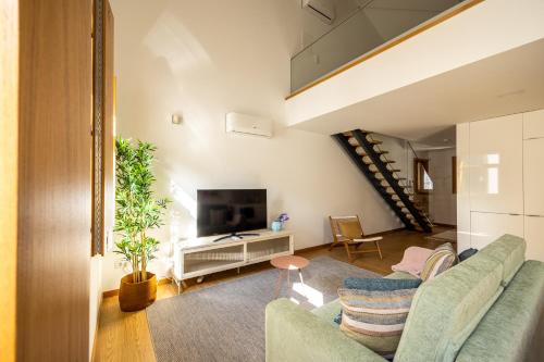 Mezzanine Apartment Miguel bombarda