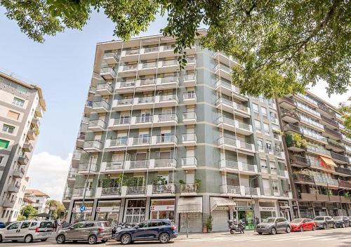 Spacious Apartment - M4 to Duomo - Free Garage