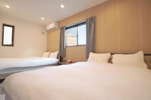 Ziyun , Newly built single family home with garden, 5 minutes to Namba, 4 bedrooms, 3 bathrooms, 3 washbasins, exclusive customized beautiful skin shower, free parking, suitable for family travel