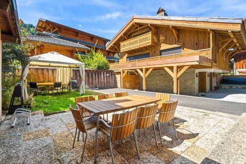 4 Bedroom Chalet Central Morzine Private Parking