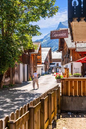 4 Bedroom Chalet Central Morzine Private Parking