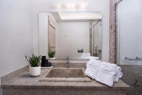 Petit Palace Suites