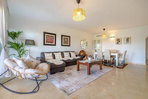 Estepona Resort Apartment with Spa and Tennis
