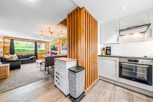 2 Ensuite Bedrooms Walk to town On Bus Route