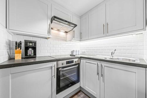 2 Ensuite Bedrooms Walk to town On Bus Route
