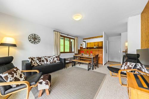 Central Location Walk to Ski Lift Sleeps 5