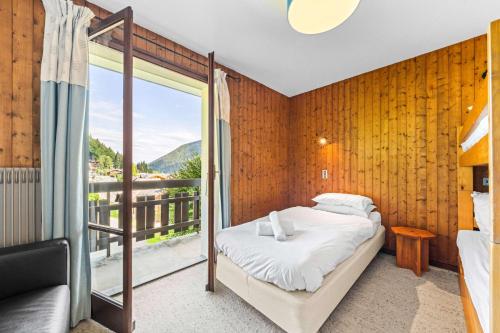 Central Location Walk to Ski Lift Sleeps 5