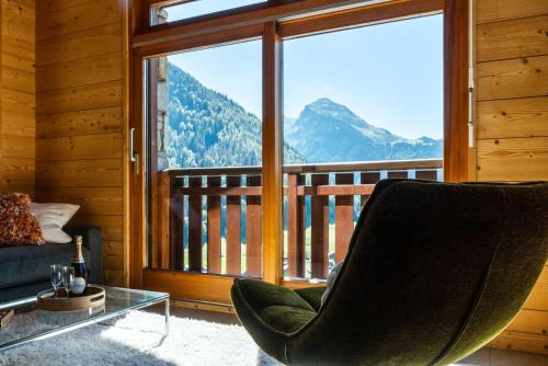 Mountain Views Balcony Stylish 3 Bed Apartment