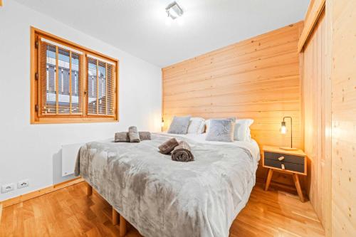 Mountain Views Balcony Stylish 3 Bed Apartment