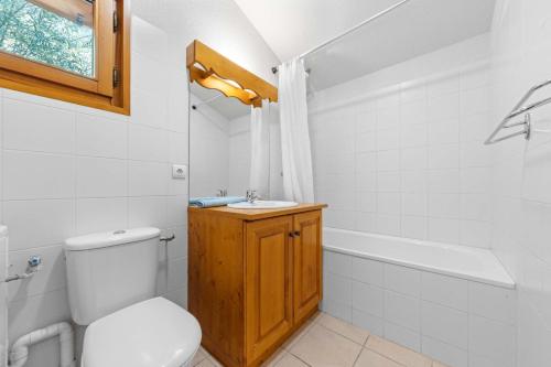 On Ski Bus Route - Spacious - Sleeps 8