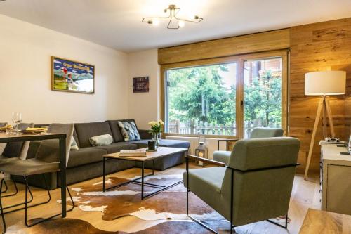 Contemporary Alpine 2-Bedroom Apartment