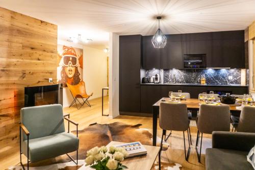 Contemporary Alpine 2-Bedroom Apartment