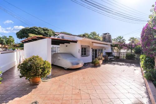 Charming two bedroom house close to the sea