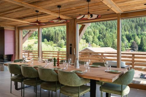 Chalet Mélèze, piscine intérieure, ski aux pieds et vue lac