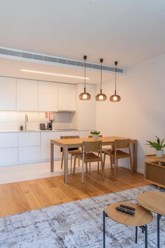 Saldouro Ap: Sea View | Gym & Workstation