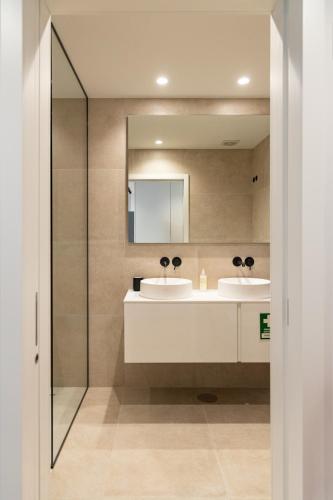 Saldouro Ap: Sea View | Gym & Workstation