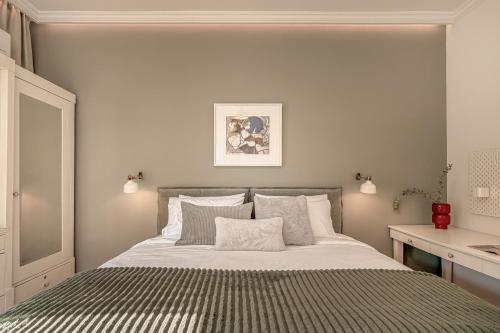 Signature Athenian Residence