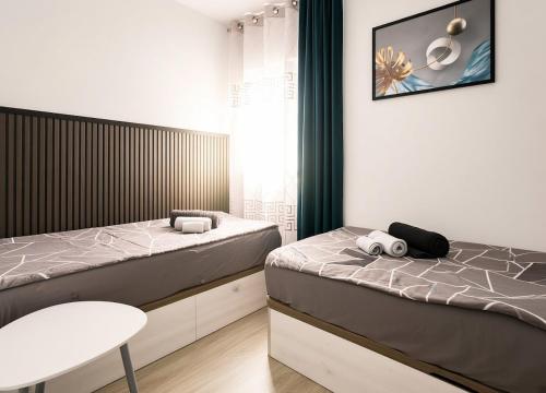 ICON Beach Apartment - 1 Min to Beach & Free Garage