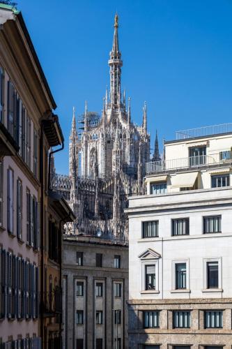 The Charm of Old Milan - Historic Palazzo with Duomo View