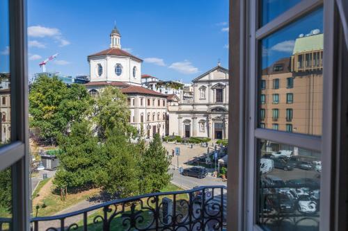 The Charm of Old Milan - Historic Palazzo with Duomo View
