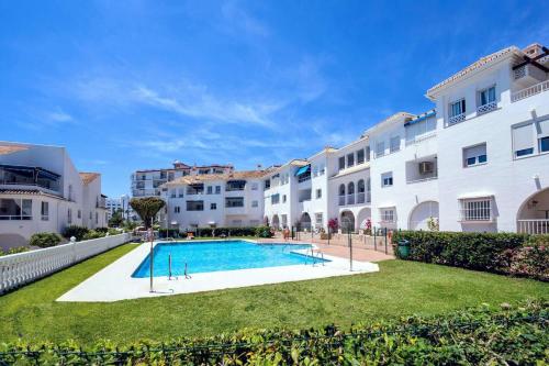 Modern 2-bed 2-bathroom by the pool Las Fuentes de Nerja