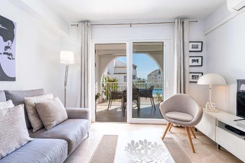 Modern 2-bed 2-bathroom by the pool Las Fuentes de Nerja