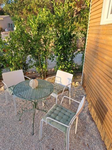 Tiny house insolite, près d'Aix-en-Provence