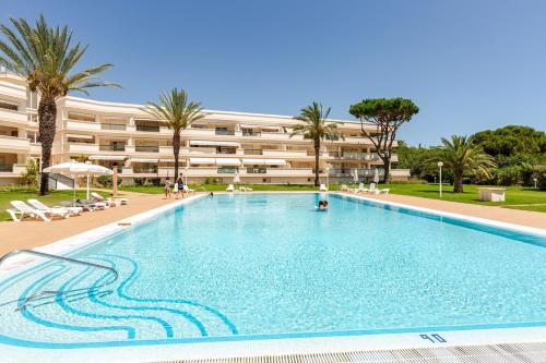 VILAMOURA ESCAPE with a Large Balcony and 2 Parking spaces