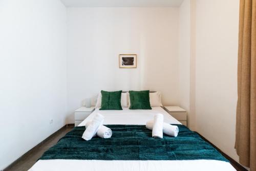 Cosy Flat w/ Beautiful Views and Cute Balcony