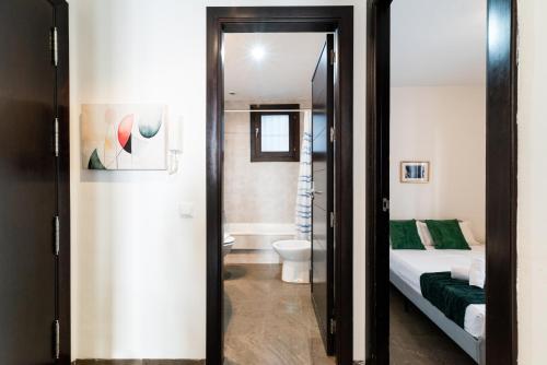 Cosy Flat w/ Beautiful Views and Cute Balcony