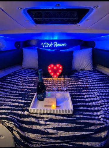 VINA ROMANCE - Romantic Boat Stay in Lisbon Marina