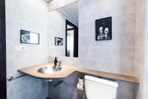 Cosy Flat/Nearly Touching Alhambra/Great Views