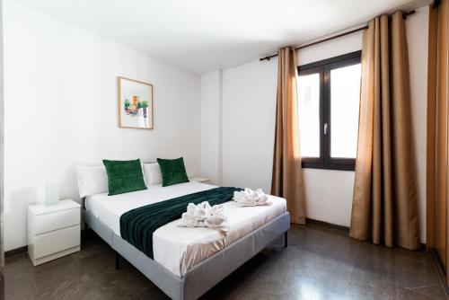Cosy Flat/Nearly Touching Alhambra/Great Views