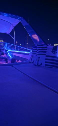 VINA ROMANCE - Romantic Boat Stay in Lisbon Marina