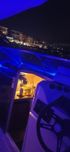 VINA ROMANCE - Romantic Boat Stay in Lisbon Marina