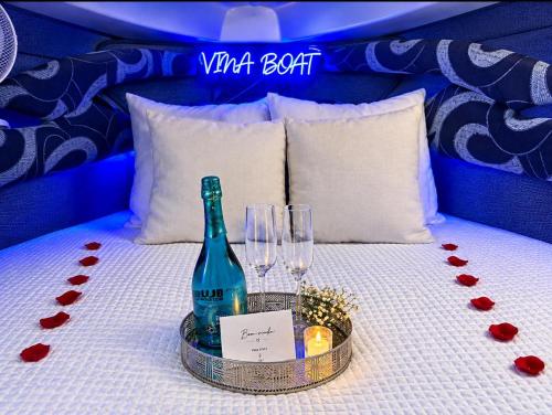 VINA BOAT - Unique Stay in Lisbon Marina