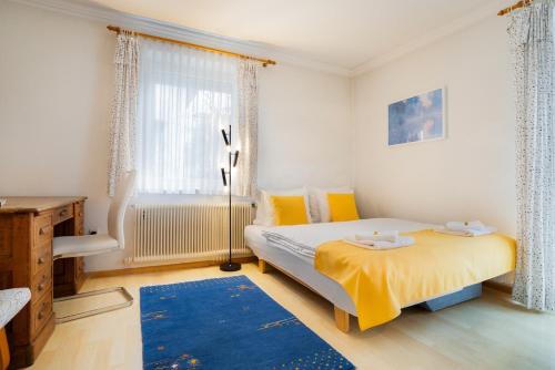 Spacious 3 Room Apt near Historic Center with private Parking
