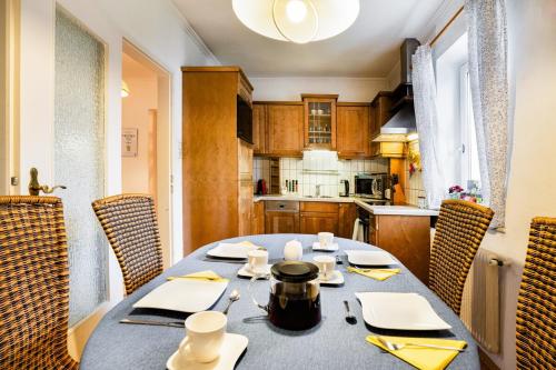 Spacious 3 Room Apt near Historic Center with private Parking